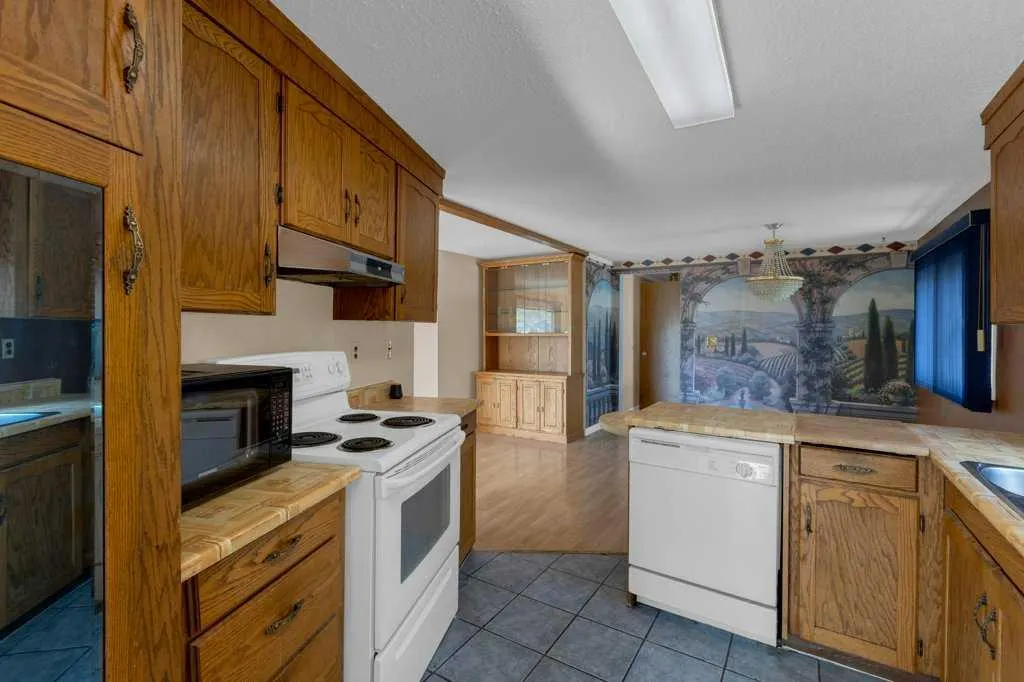56 Spring Haven Close SE