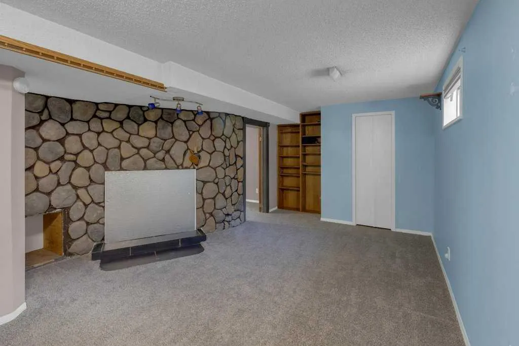 56 Spring Haven Close SE