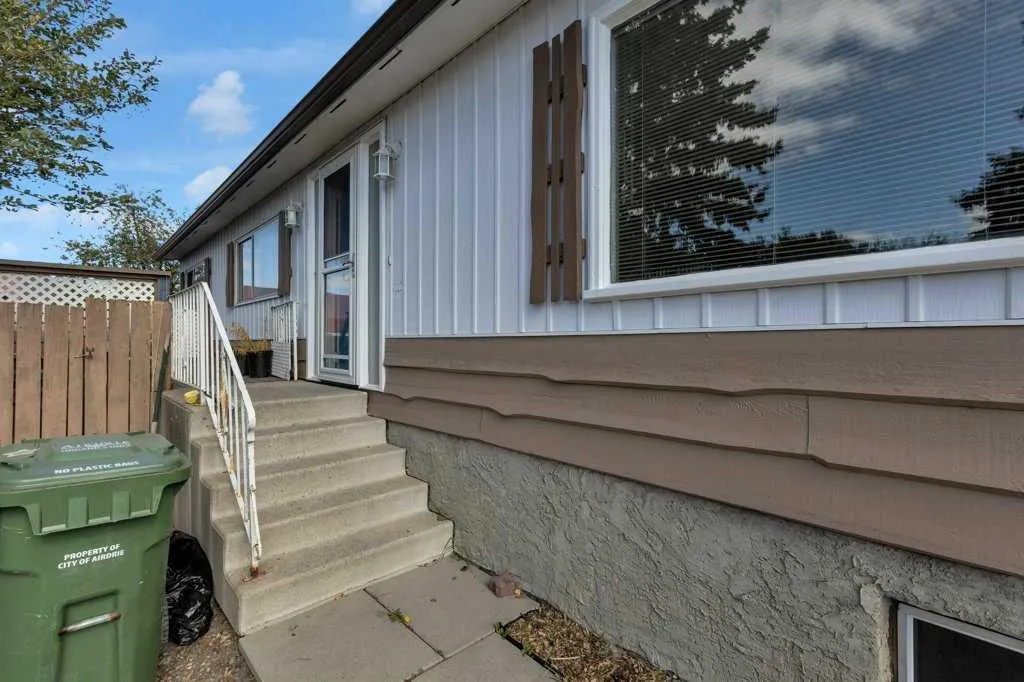 56 Spring Haven Close SE