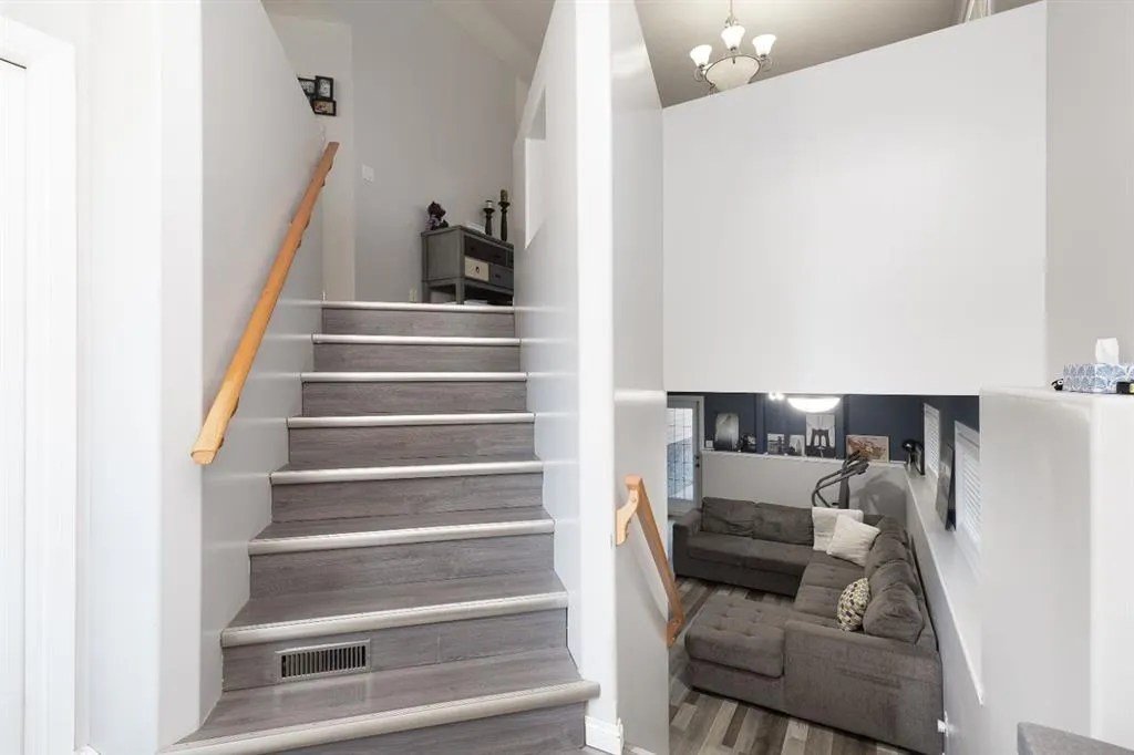154 Blackfoot Court W