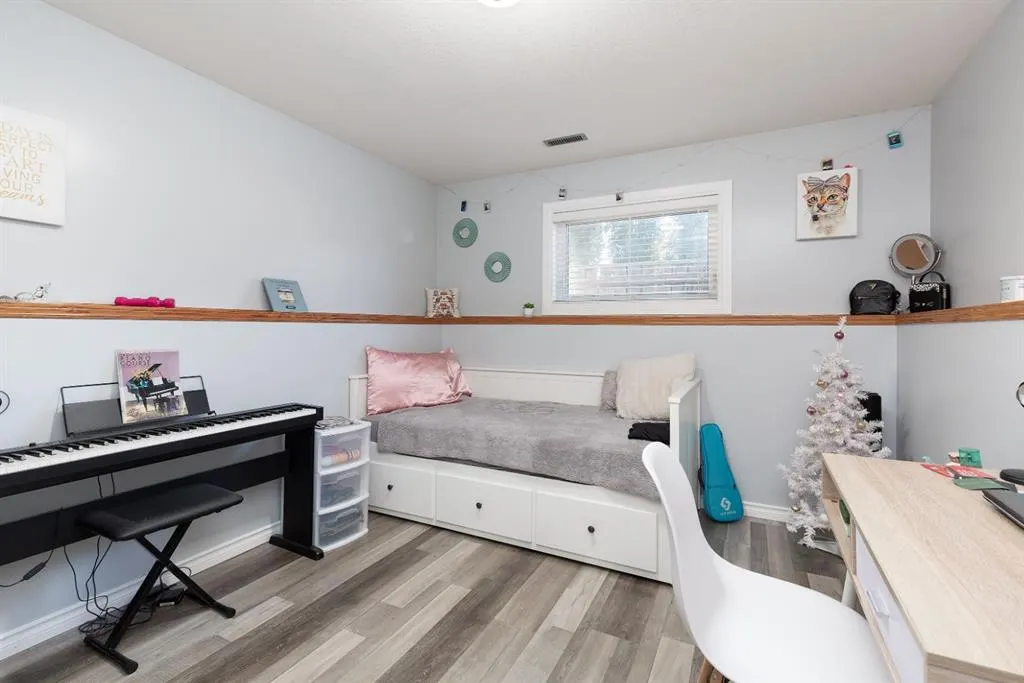 154 Blackfoot Court W