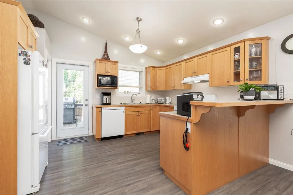 154 Blackfoot Court W