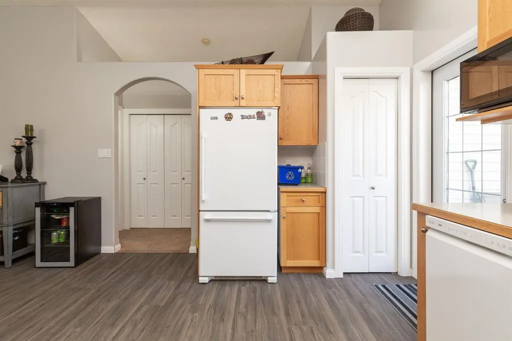 154 Blackfoot Court W