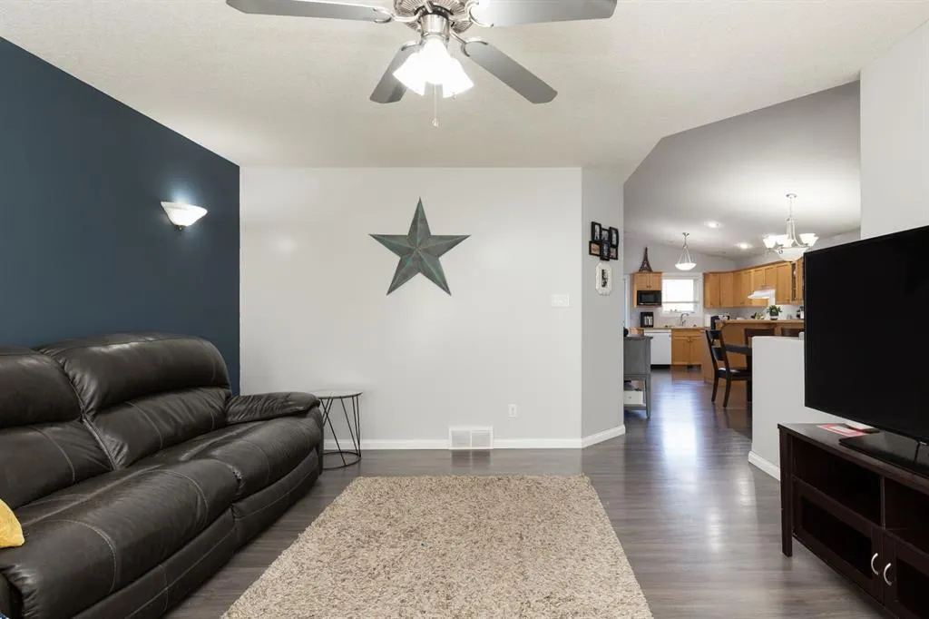 154 Blackfoot Court W
