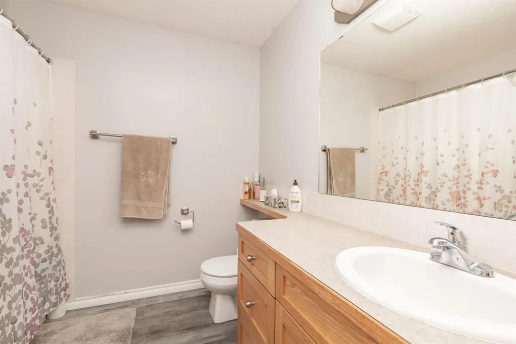 154 Blackfoot Court W