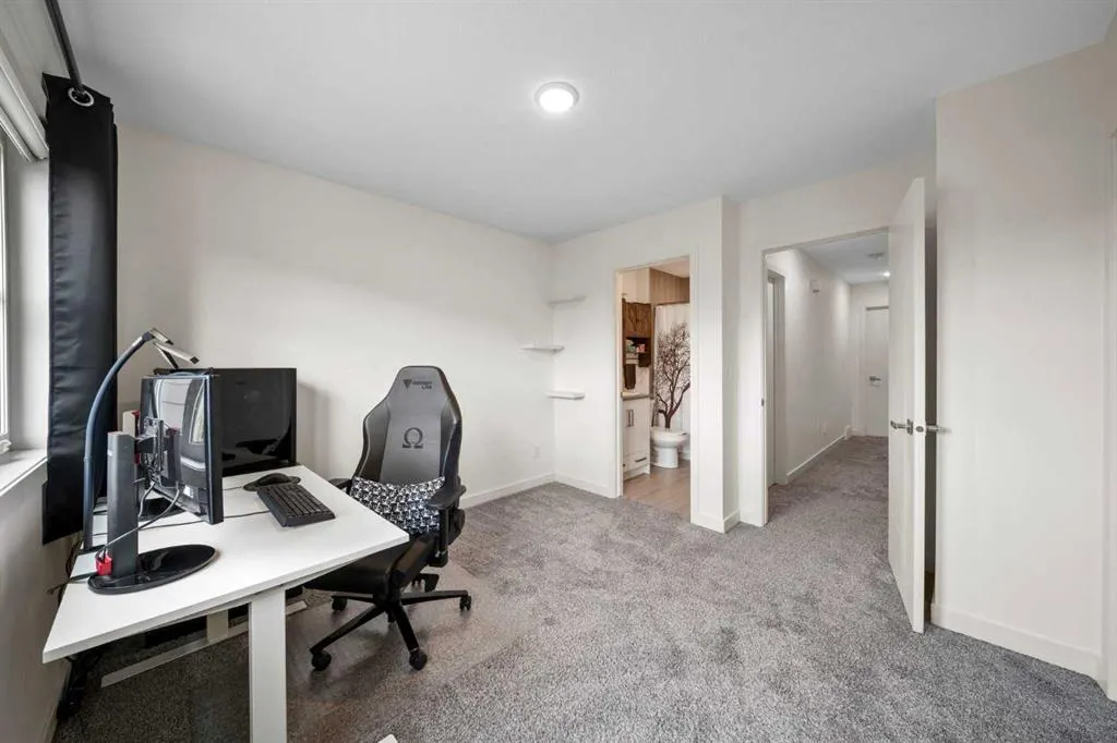 25 Walden Common SE