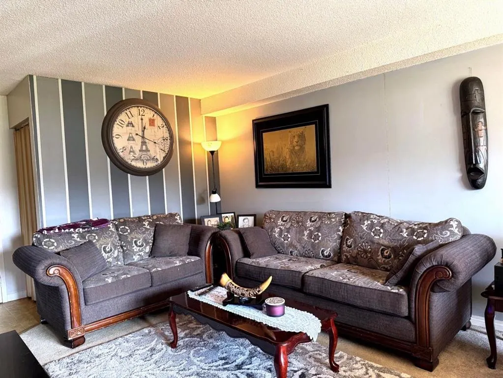 7 Clearwater Crescent, #2