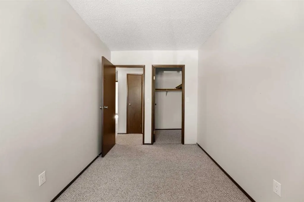 1706 22 Avenue, #18