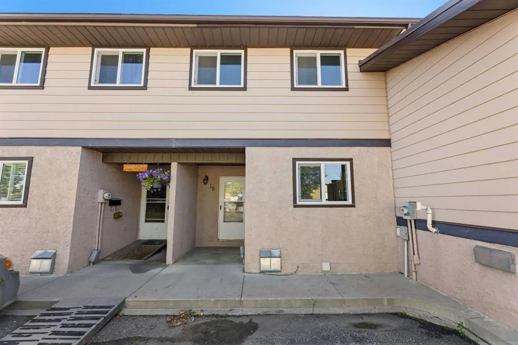 1706 22 Avenue, #18