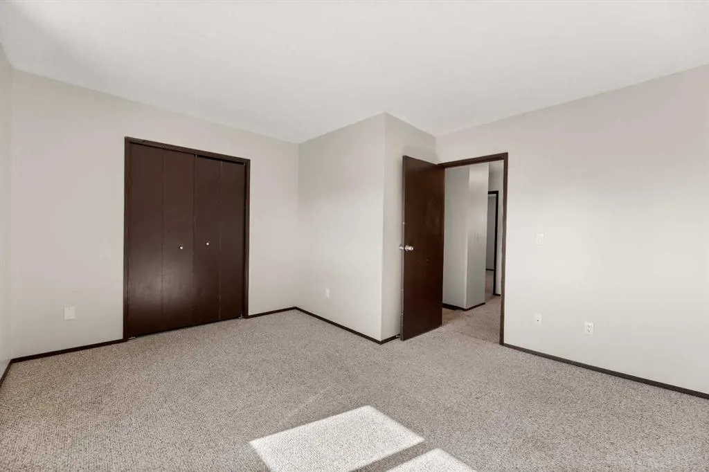 1706 22 Avenue, #18