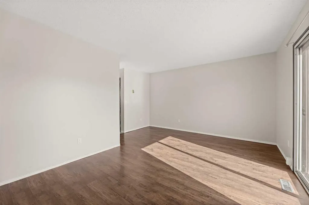 1706 22 Avenue, #18