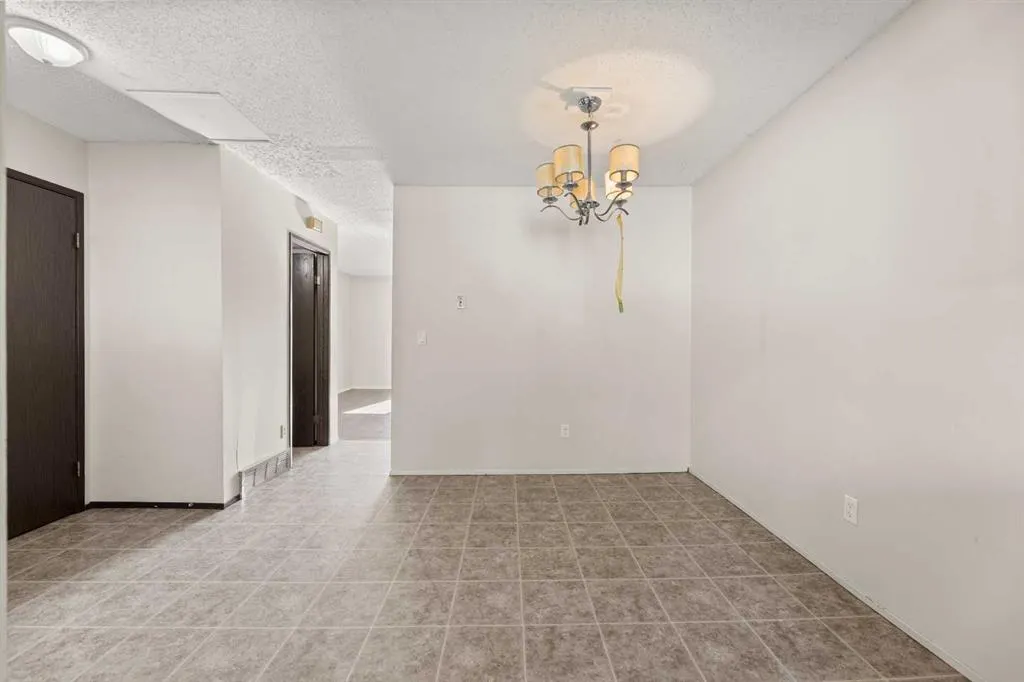1706 22 Avenue, #18