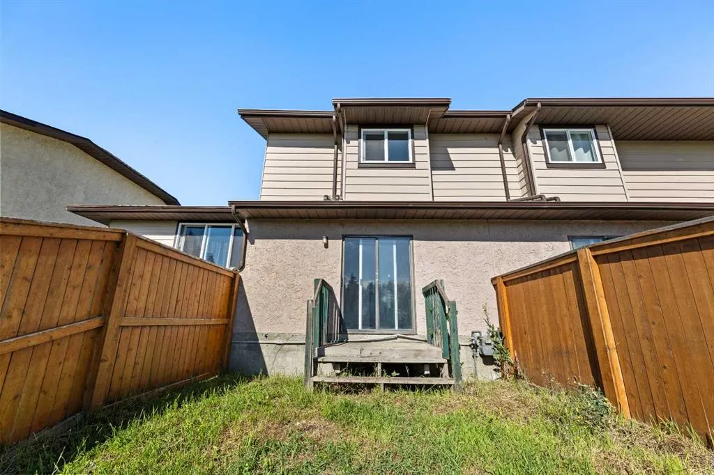 1706 22 Avenue, #18