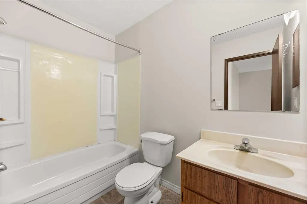 1706 22 Avenue, #18