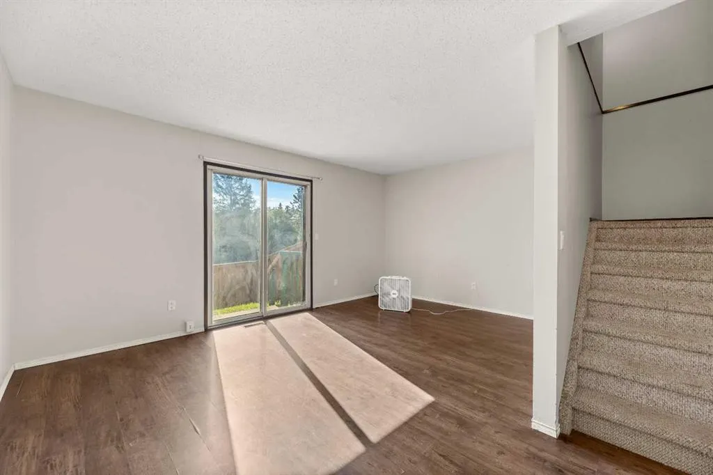 1706 22 Avenue, #18
