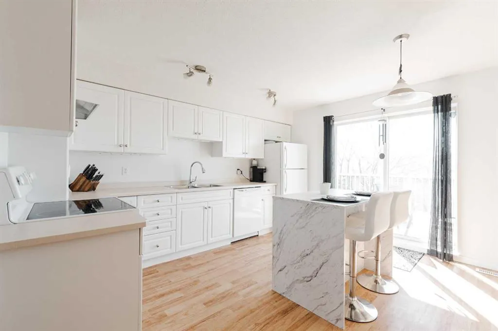 123 Arabian Drive, #105