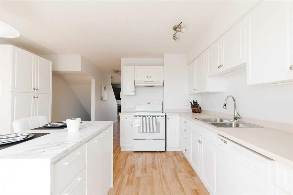 123 Arabian Drive, #105