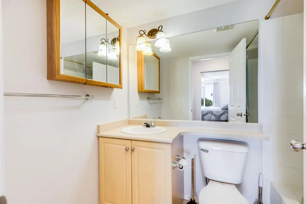 304 Mackenzie SW, #7308
