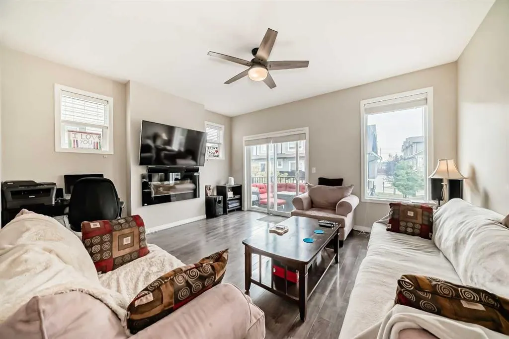 280 Williamstown Close NW, #401