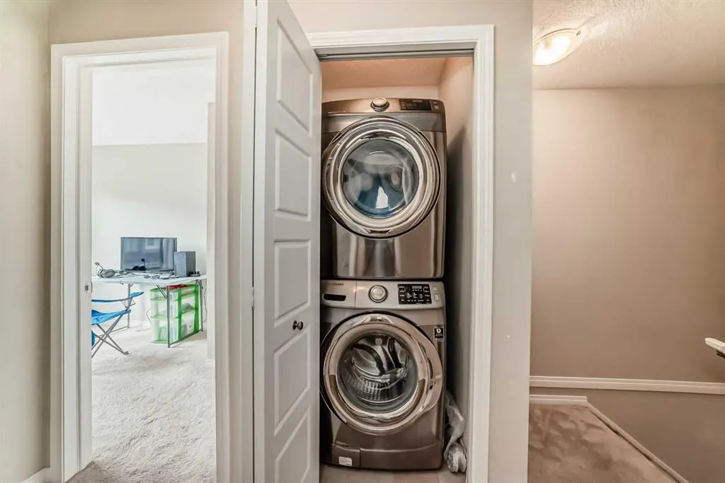 280 Williamstown Close NW, #401