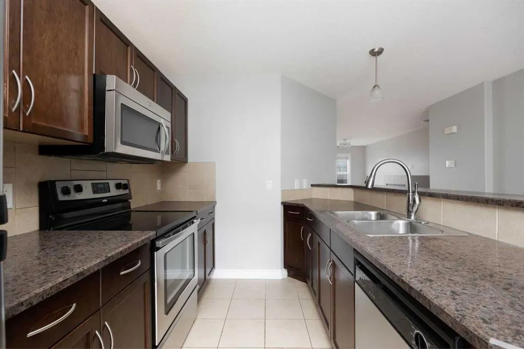 180 Riverstone Ridge, #5