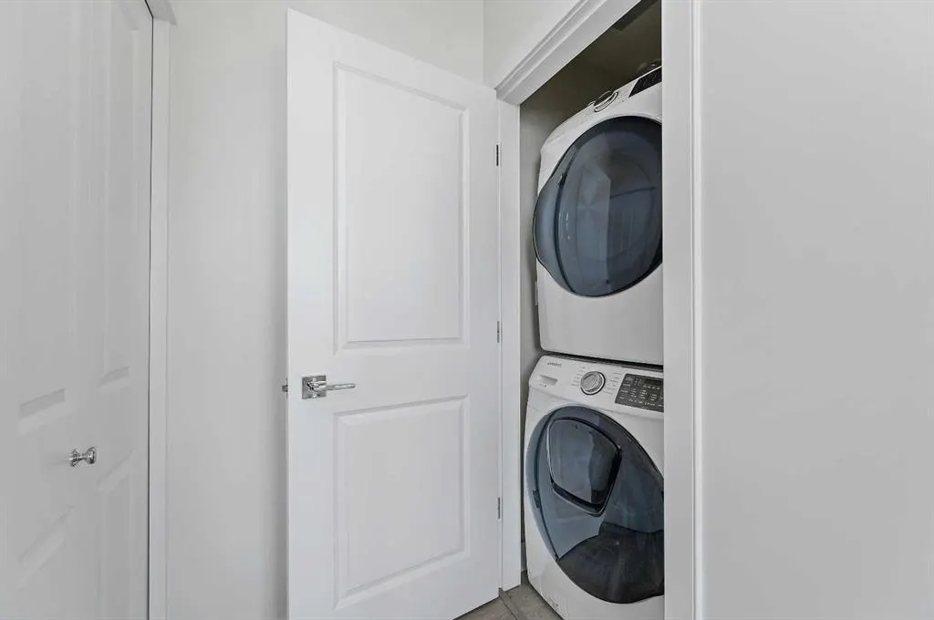 77 Spruce Place SW, #2404