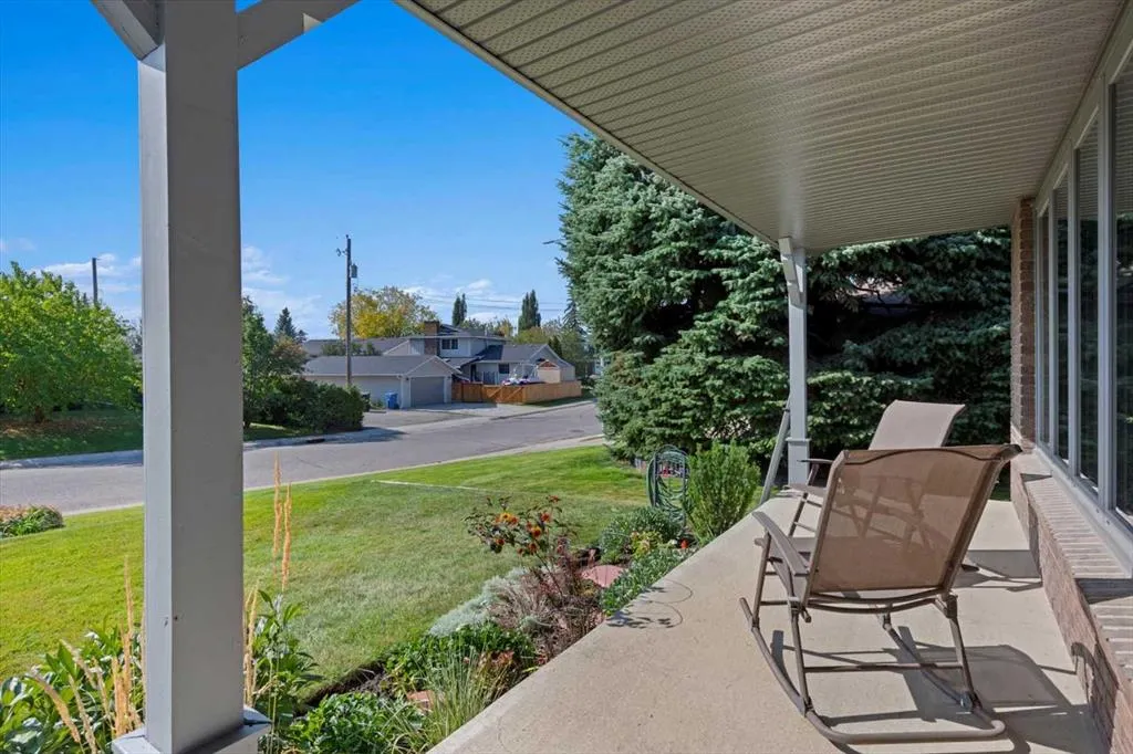 206 Lake Fraser Place SE