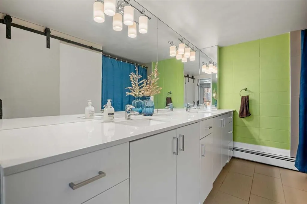 519 17th Avenue SW, #720