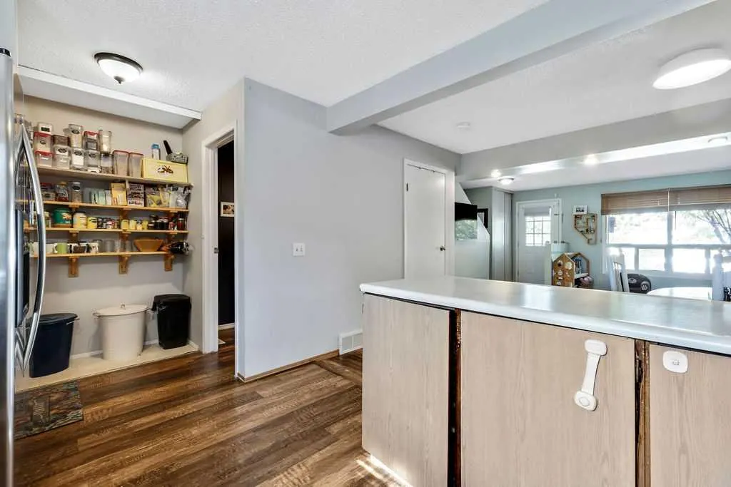 6 Queen Anne Close SE