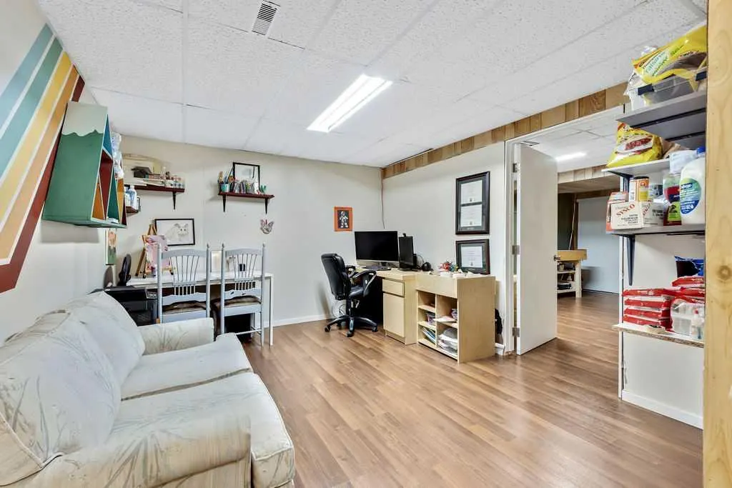 6 Queen Anne Close SE