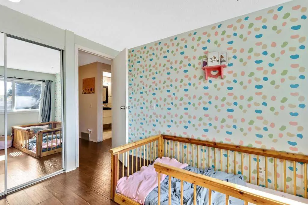 6 Queen Anne Close SE
