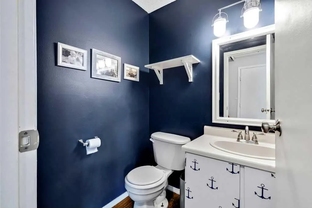 6 Queen Anne Close SE