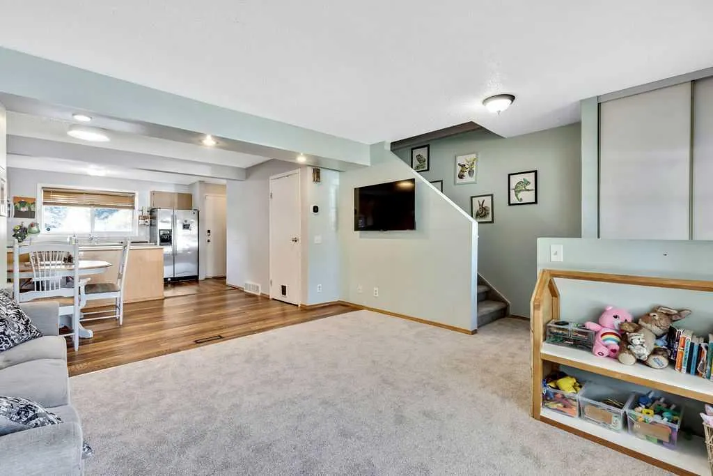 6 Queen Anne Close SE