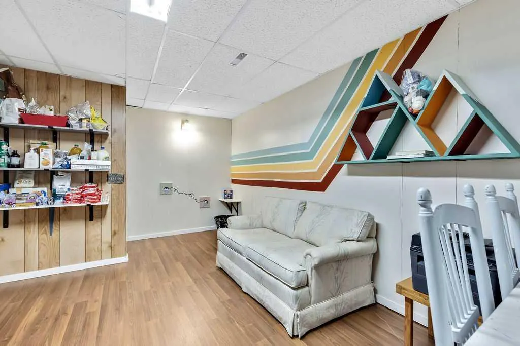 6 Queen Anne Close SE