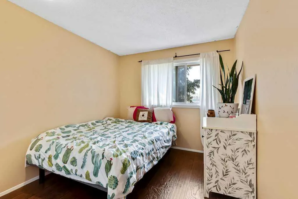 6 Queen Anne Close SE