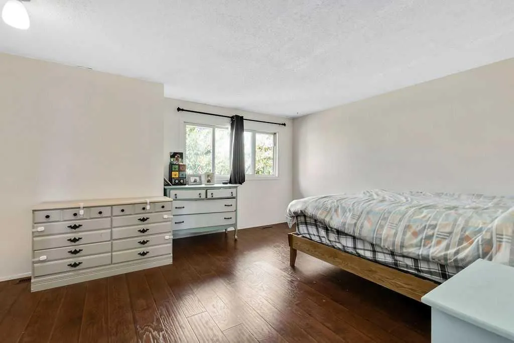 6 Queen Anne Close SE