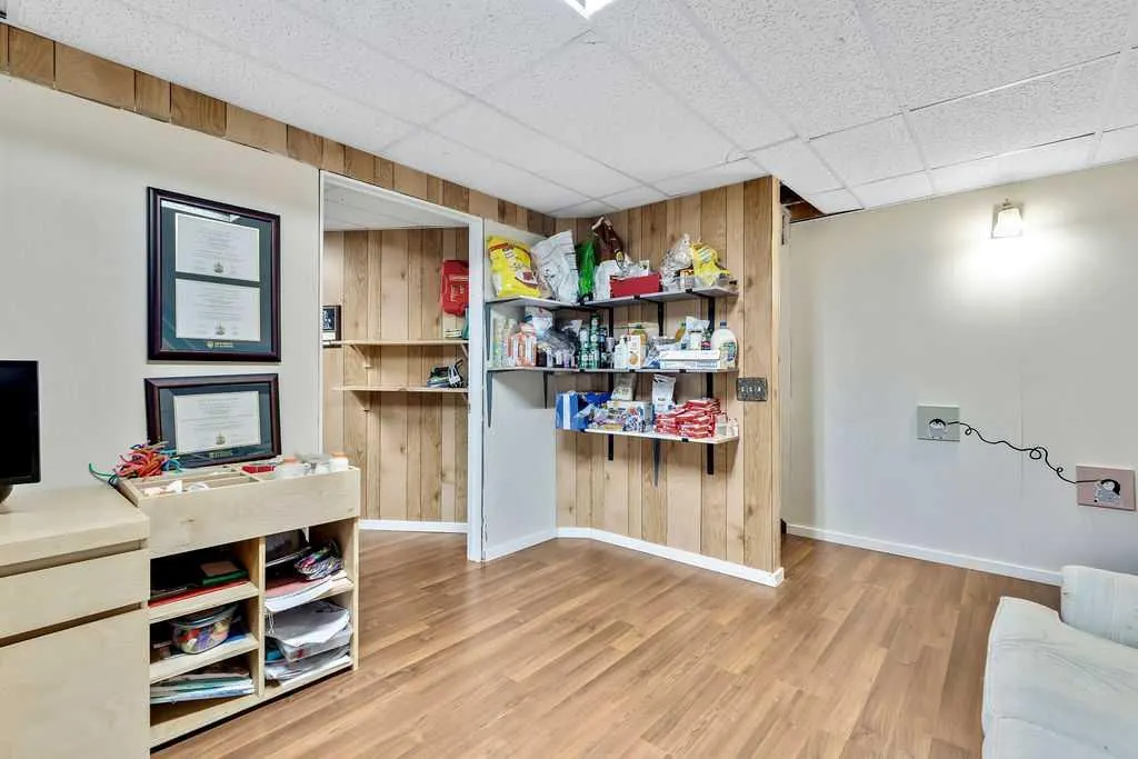 6 Queen Anne Close SE
