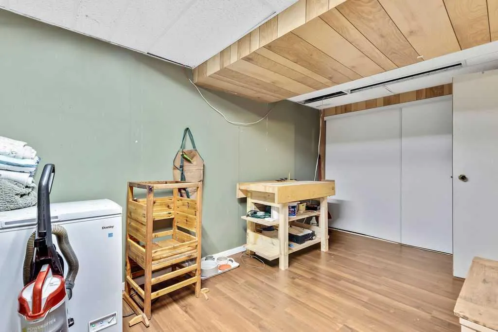 6 Queen Anne Close SE