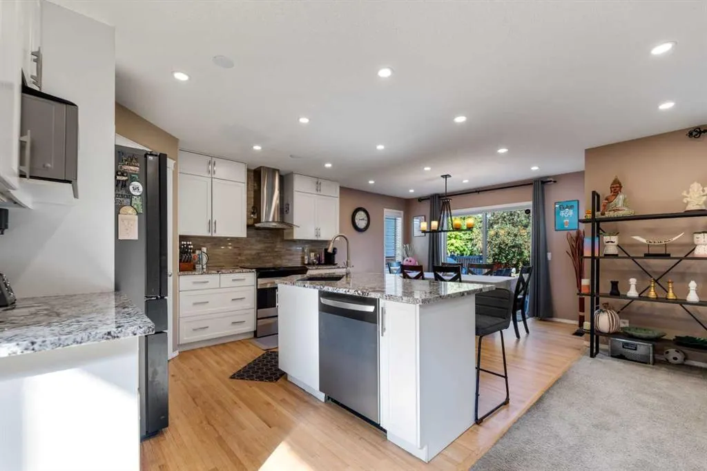 182 Tuscany Ravine Road NW
