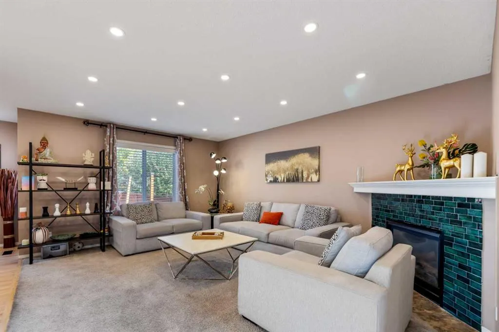 182 Tuscany Ravine Road NW