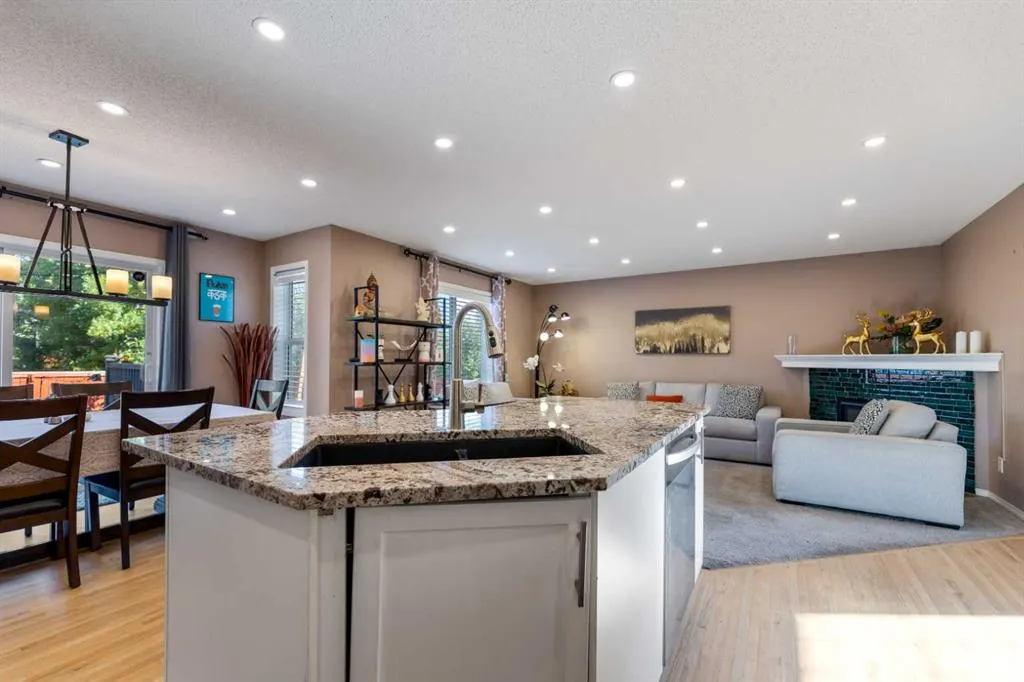 182 Tuscany Ravine Road NW