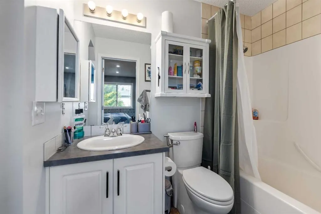 182 Tuscany Ravine Road NW