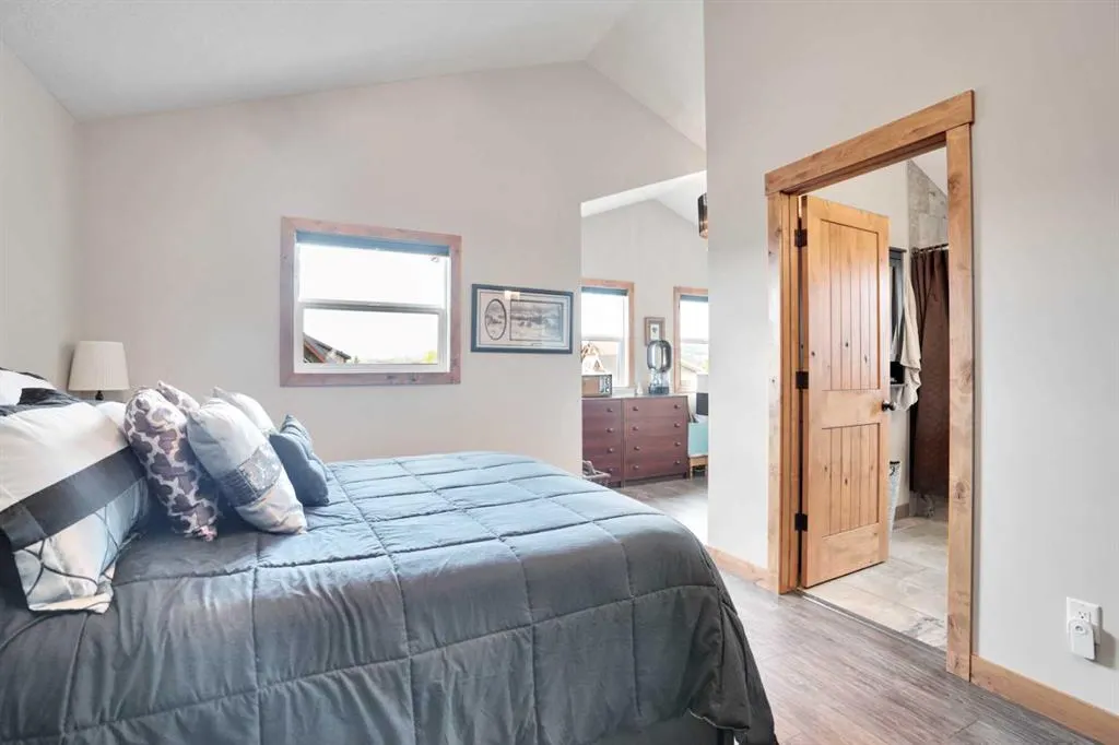 210 CottageClub Crescent