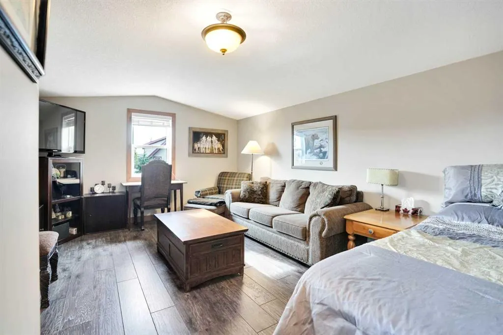 210 CottageClub Crescent
