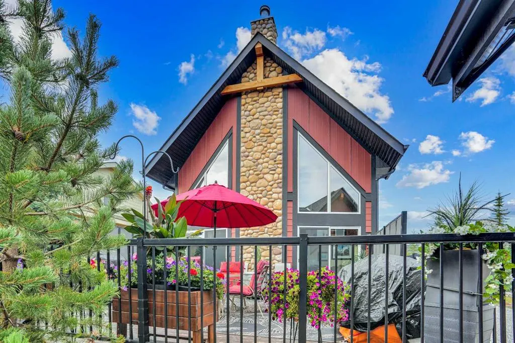 210 CottageClub Crescent