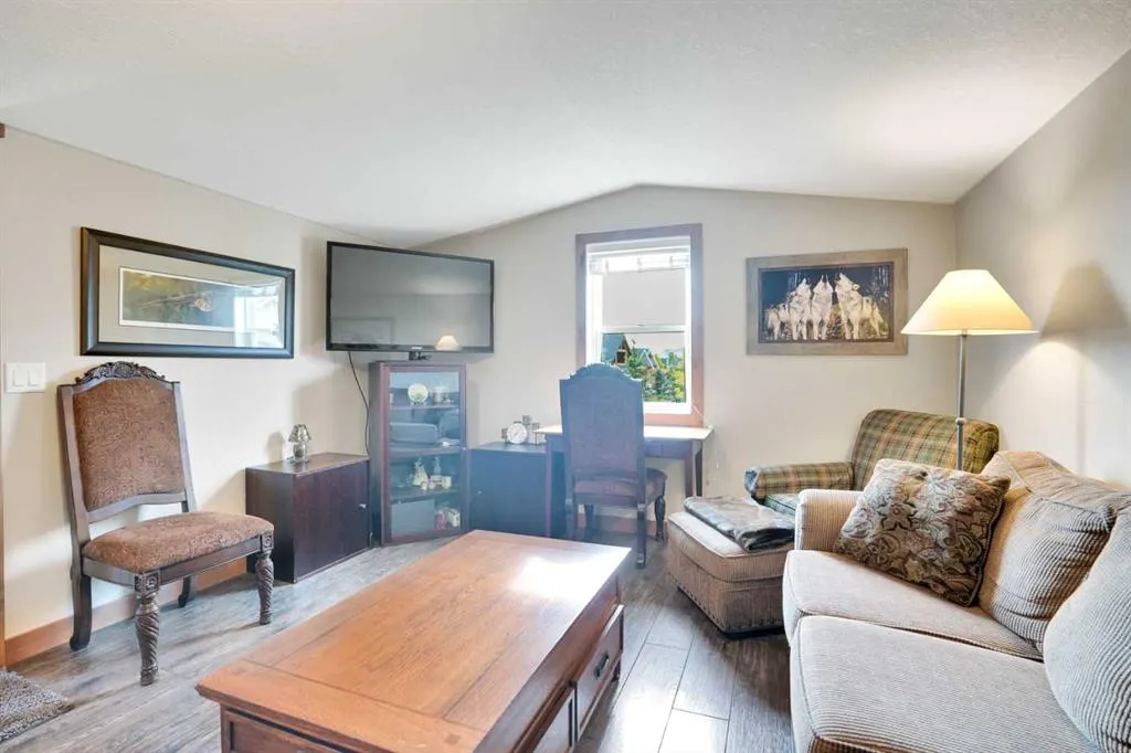 210 CottageClub Crescent