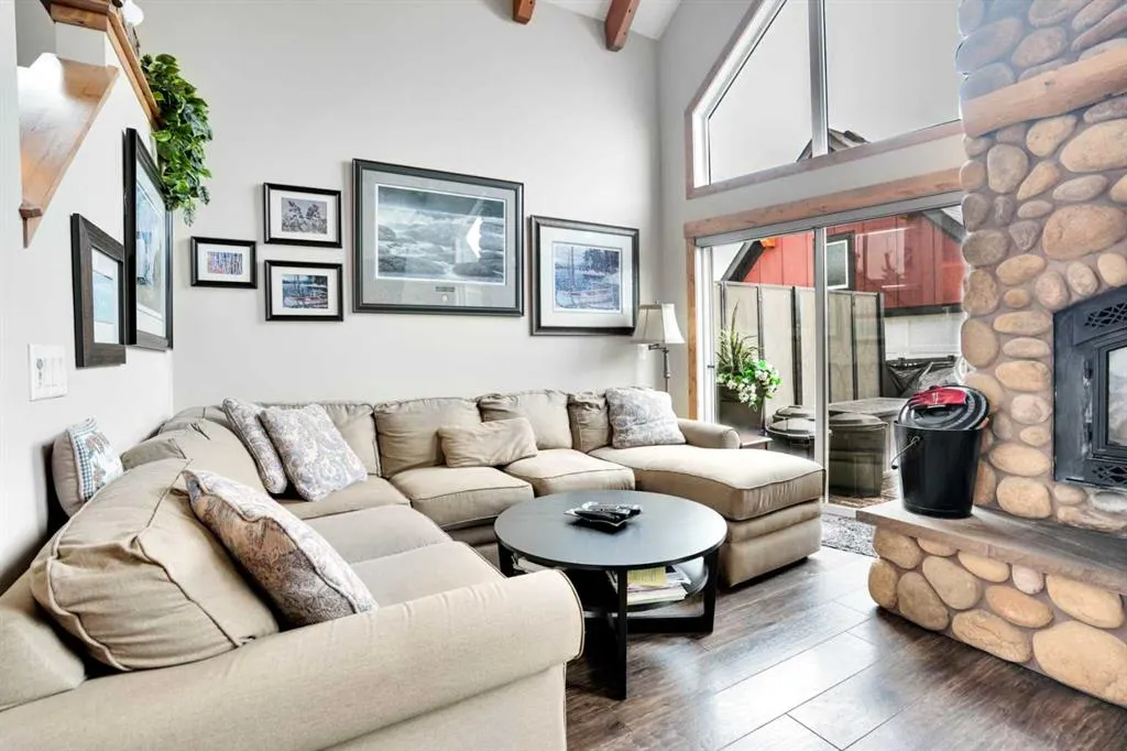 210 CottageClub Crescent