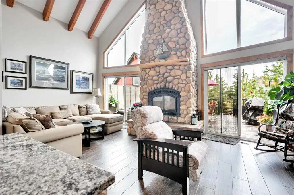 210 CottageClub Crescent