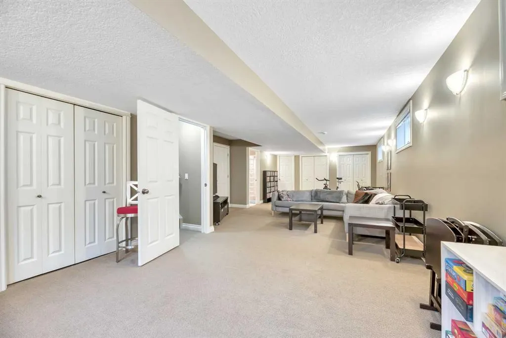 2605 30 Street SW