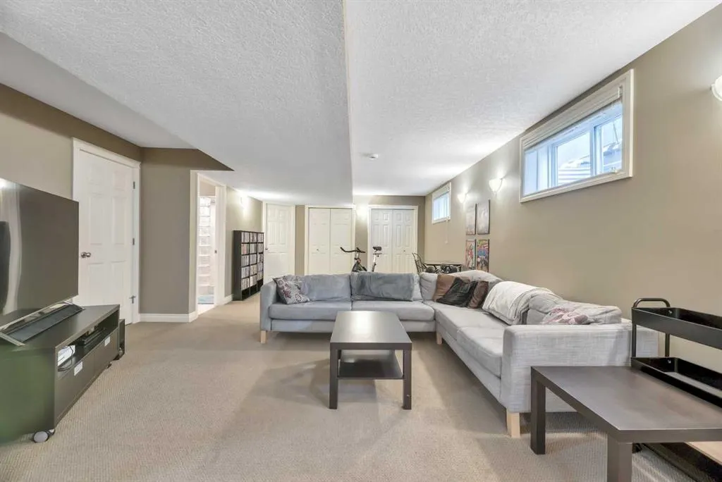 2605 30 Street SW